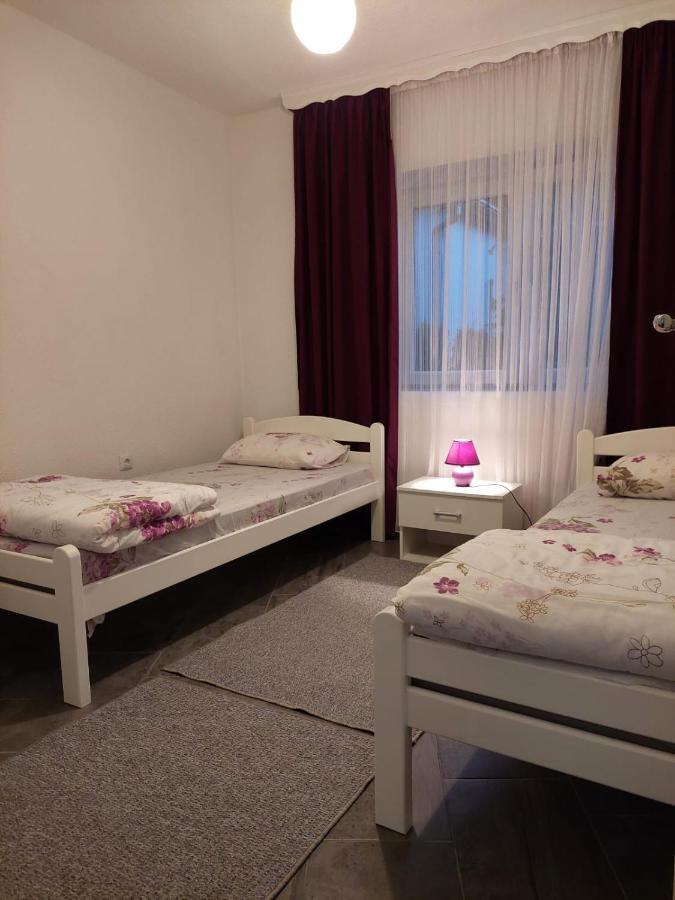 Apartman Amelaa Kulen Vakuf Exterior photo