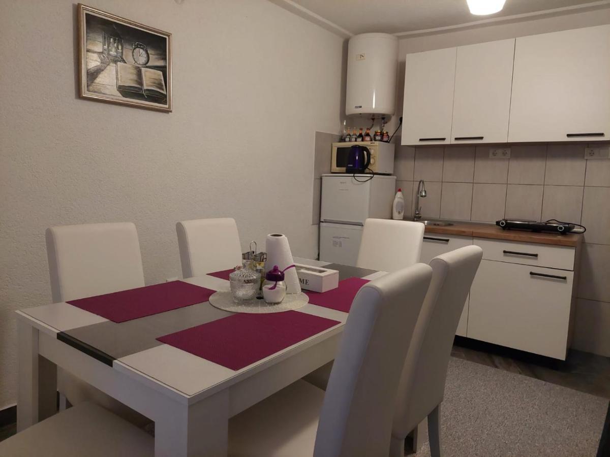 Apartman Amelaa Kulen Vakuf Exterior photo