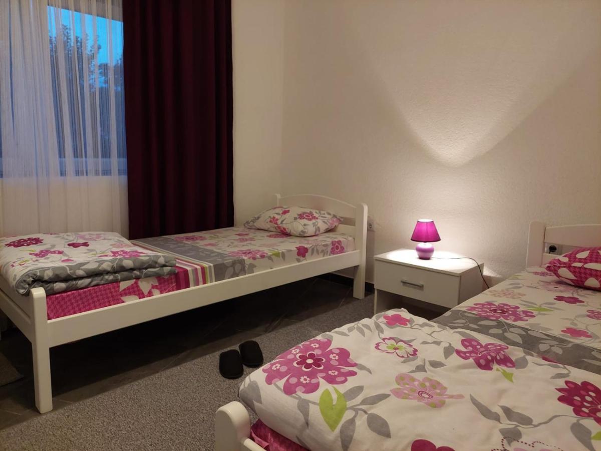 Apartman Amelaa Kulen Vakuf Exterior photo