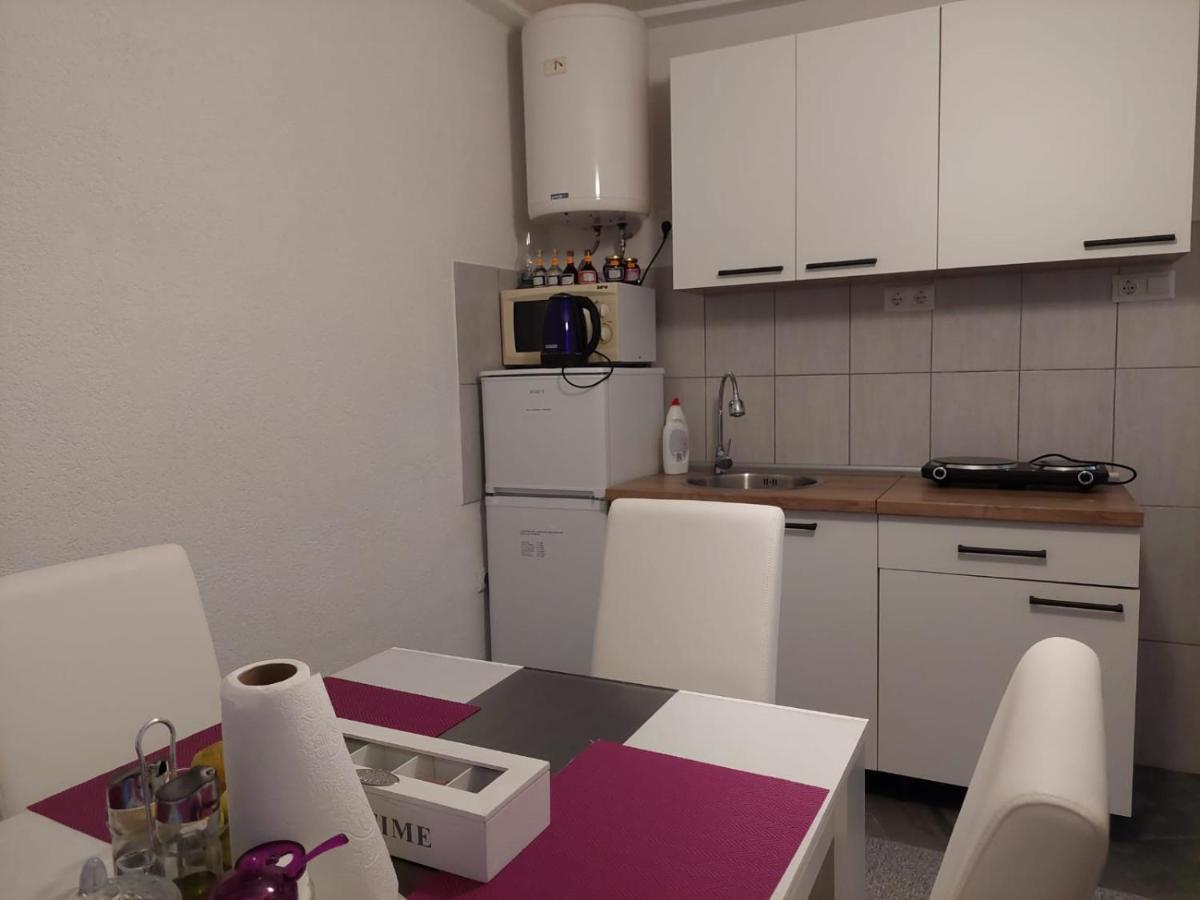 Apartman Amelaa Kulen Vakuf Exterior photo